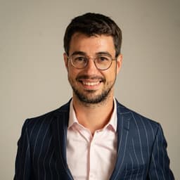 Portrait of Loïc Veyssière